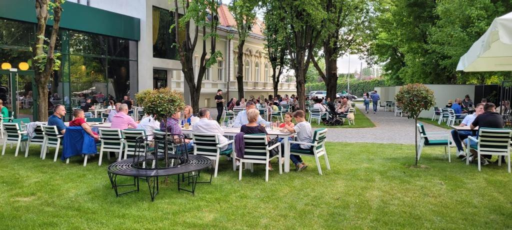 Boutique Hotel Cocosul De Aur Тыргу-Муреш Экстерьер фото